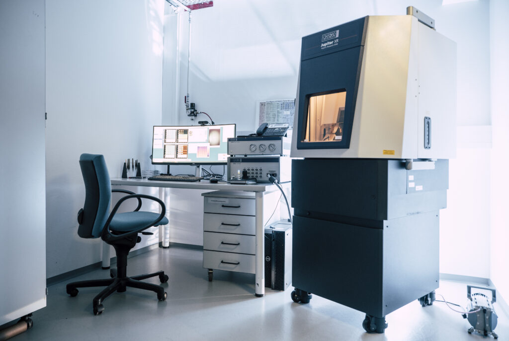 Atomic force microscopy (AFM) for high-resolution topography measurement for nanoanalysis and material characterization as well as analysis of piezoelectric properties.