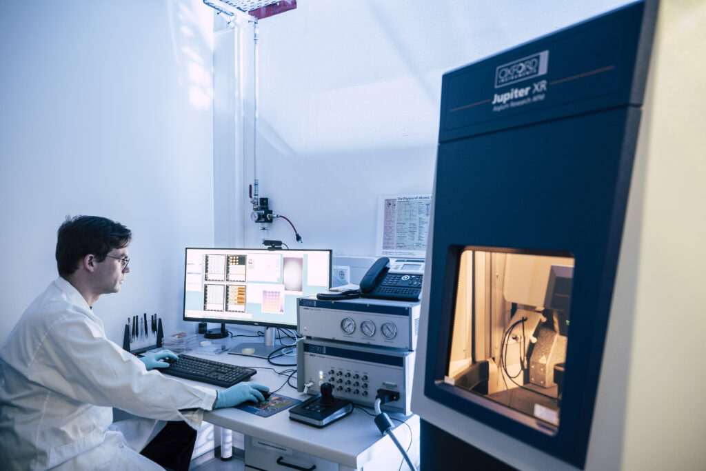 Atomic force microscopy (AFM) for high-resolution topography measurement for nanoanalysis and material characterization as well as analysis of piezoelectric properties.