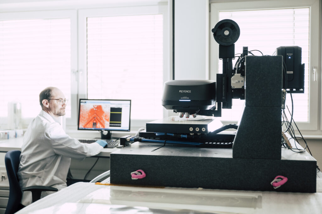 3D surface analysis, high-resolution, topography, microstructure, roughness, height images, optical imaging, layer boundaries, defects in the sub-micrometer range.