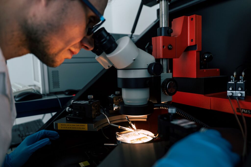 Parameter analyzer for electrical characterization of semiconductor devices and materials. Precise IV curve measurement.