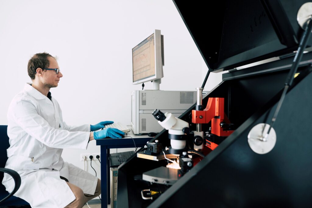 Parameter analyzer for electrical characterization of semiconductor devices and materials. Precise IV curve measurement.
