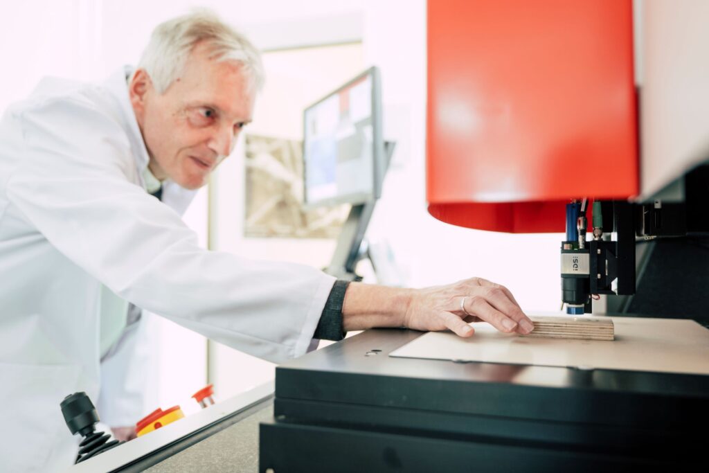 3D surface characterization using white light interferometry and chromatic confocal sensors for film thickness, roughness, and flatness measurements.